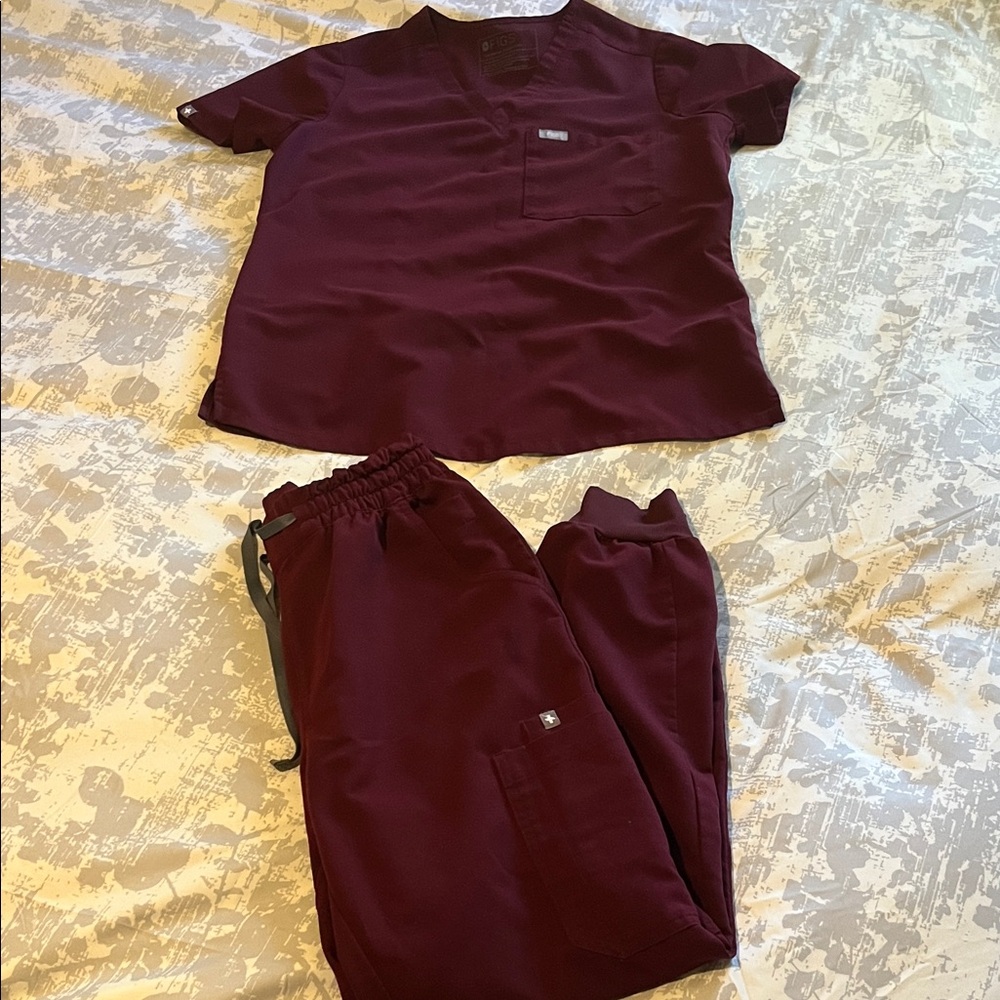 Figs Burgundy V-Neck Scrub Top & Bottoms Size Small